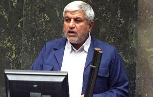 عین الهی معتقد به کار گروهی و خرد جمعی است