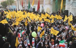 اجتماع دهه نودی ها و اجرای سرود «سلام فرمانده» در شهر بهبهان+تصاویر