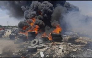 اتش زدن لاستیک فرسوده جرم است/تعمیرکاران اتومبیل سبک و سنگین شهرستان بهبهان مراقبت کنند اتش زدن لاستیک فرسوده جرم است/تعمیرکاران اتومبیل سبک و سنگین شهرستان بهبهان مراقبت کنند